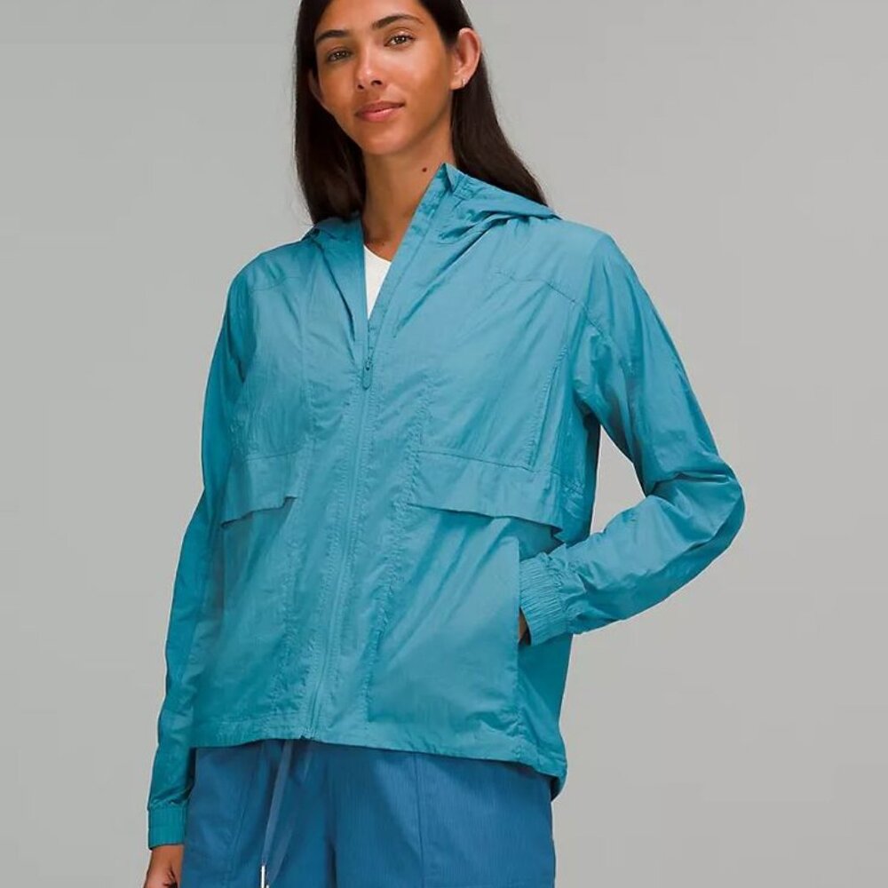 Lululemon Women's Aqua Blue Hood Lite Dual Pocket Windbreaker Jacket Sz 8